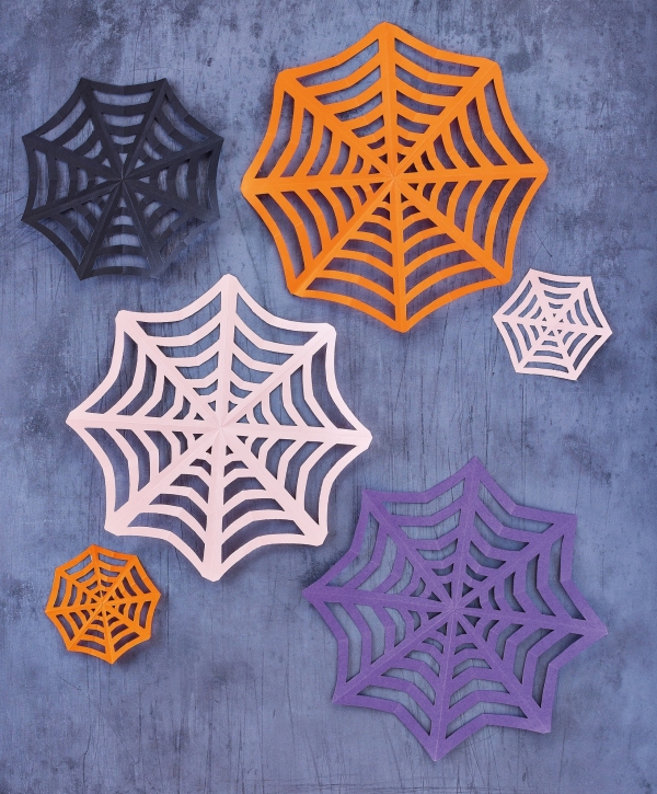 How To Make DIY Halloween Decorations Out Of Paper